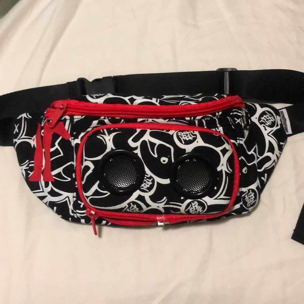 Jammy Pack : Fanny Pack + Speakers